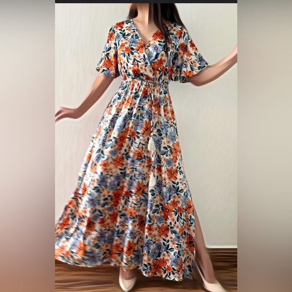 None Dresses & Skirts - Floral Maxi Dress Women’s like new beautiful long floral satin dress size small